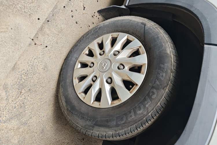 Used SAIC MAXUS Xintu V90 2022 2.0T Manual Zhiyun King Rear-Drive Long Wheelbase High-Roof with Single Rear Tire—6/7 Seats