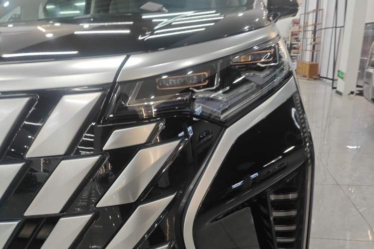 Used Denza D9 2022 DM-i 970 Four-Wheel Drive Prestige Model