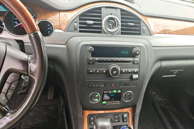 Used Buick Enclave 2013 3.6L Two-Wheel-Drive Elegance Edition
