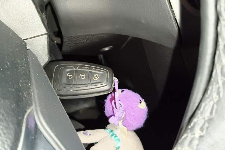 Used Ford Focus 2012 Sedan 1.6L Automatic Fashion Edition
