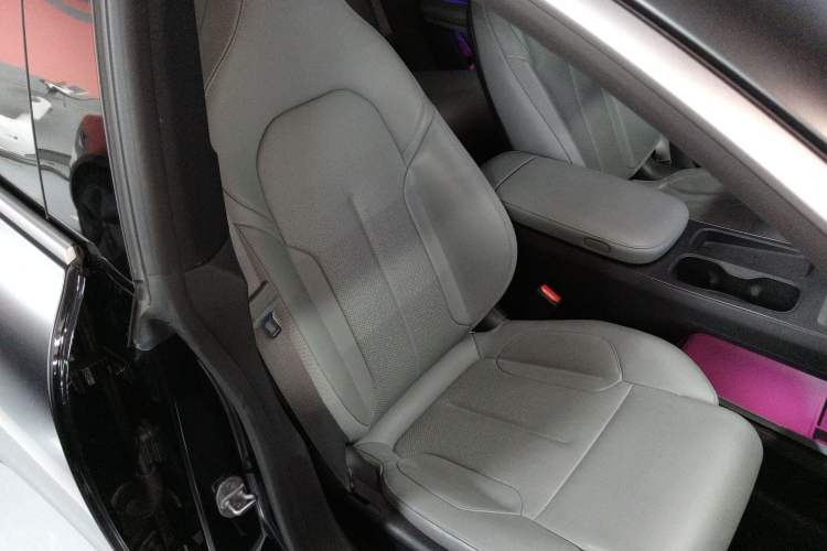 Used Nio ET5T 2023 75 kWh Touring Right Front Seat