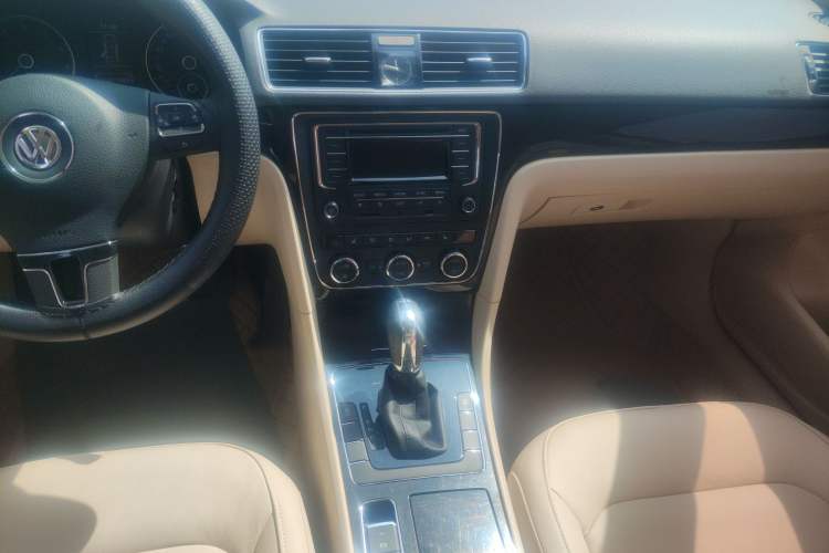 Used Volkswagen Passat 2015 1.8TSI DSG Prestige Edition Audio And AC Panel