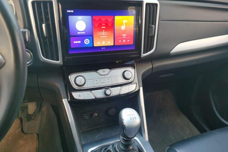 Used Great Wall Poer 2021 2.0T Commercial Version Manual Diesel 4x4 Elite Long-Box GW4D20M Audio And AC Panel