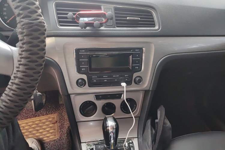 Used Volkswagen Lavida 2013 1.6L Automatic Comfort Edition
