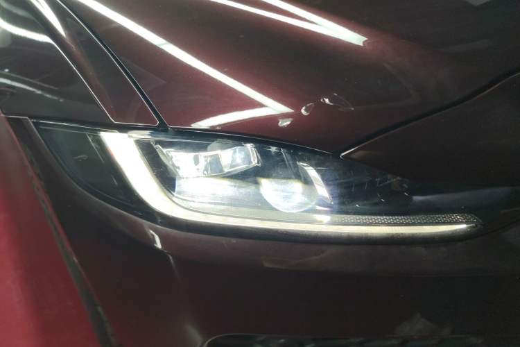 Used Jaguar XEL 2020 2.0T 200 PS S Advanced Elegance Edition Right Front Headlight