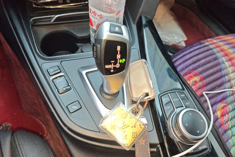 Used BMW 3 Series GT 2019 320i Sport Edition Gear Lever