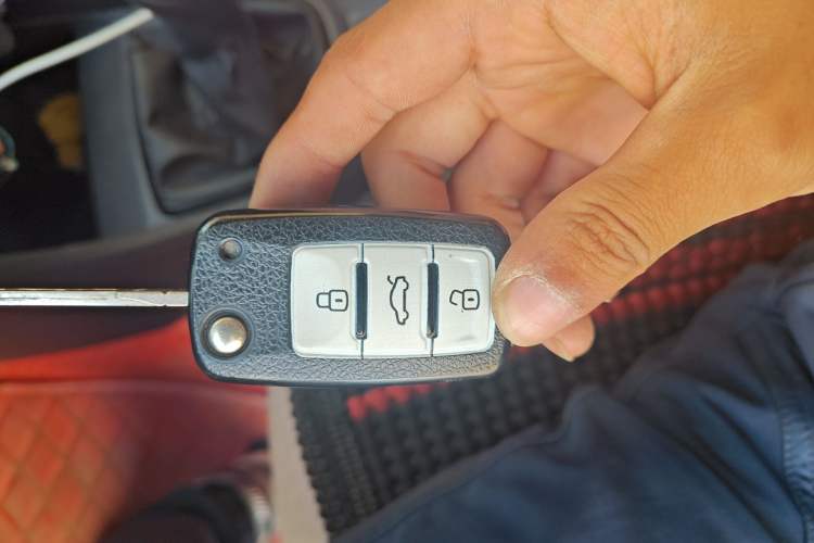 Used Volkswagen Jetta 2015 Value Edition 1.6L Manual Fashionable Style Vehicle Key