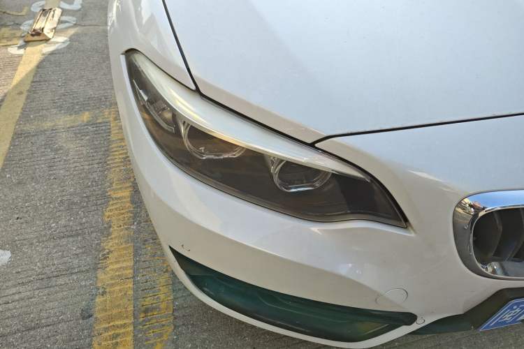 Used BMW 2 Series 2018 220i Convertible Coupe Sports Design Package Right Front Headlight