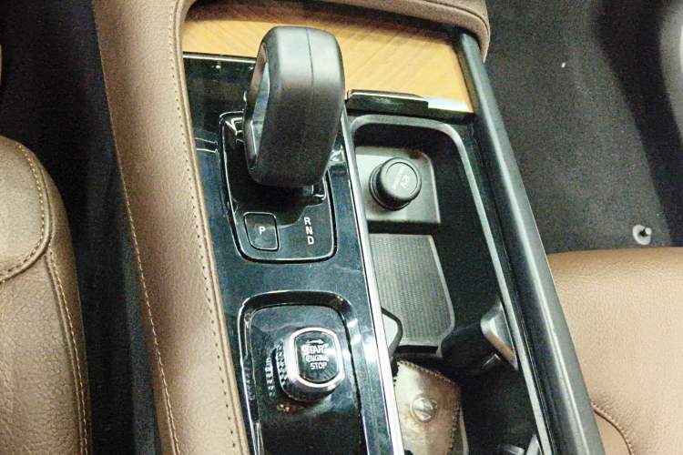 Used Volvo XC90 2021 B5 SmartDrive Luxury Edition 5-seater Gear Lever