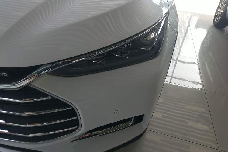 Used BYD Tang 2018 2.0T Automatic SmartConnect Prestige 7-Seater China V Standard
