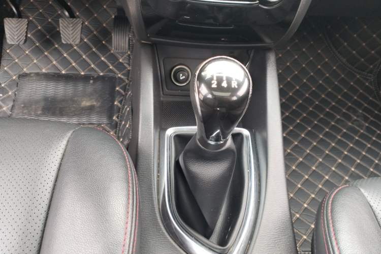 Used CHANGAN KAICHENG Oushang A600 2016 1.5L Manual Luxury 7-Seater Gear Lever