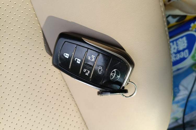 Used Toyota Previa 2012 2.4L 7-Seater Luxury Edition Vehicle Key