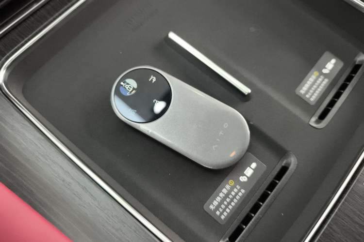 Used Hima AITO M8 2025 Extended-Range Max+ Version 53.4 kWh 6-Seater Edition Interior 1