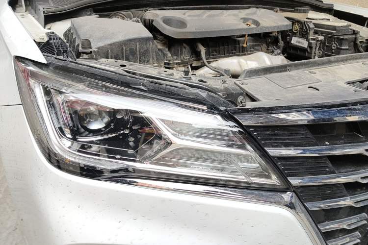 Used Roewe i5 2020 1.5L Automatic 4G Connect Luxury Flagship Edition Right Front Headlight