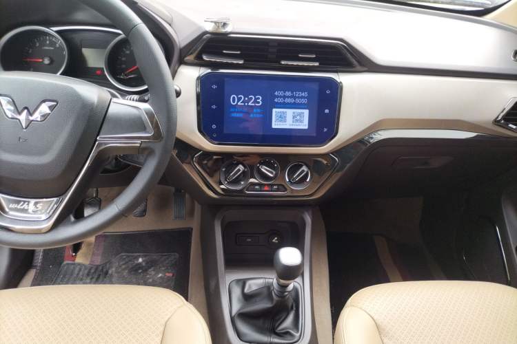 Used Wuling Hongguang 2019 1.5L S Comfort Edition China VI LAR Audio And AC Panel