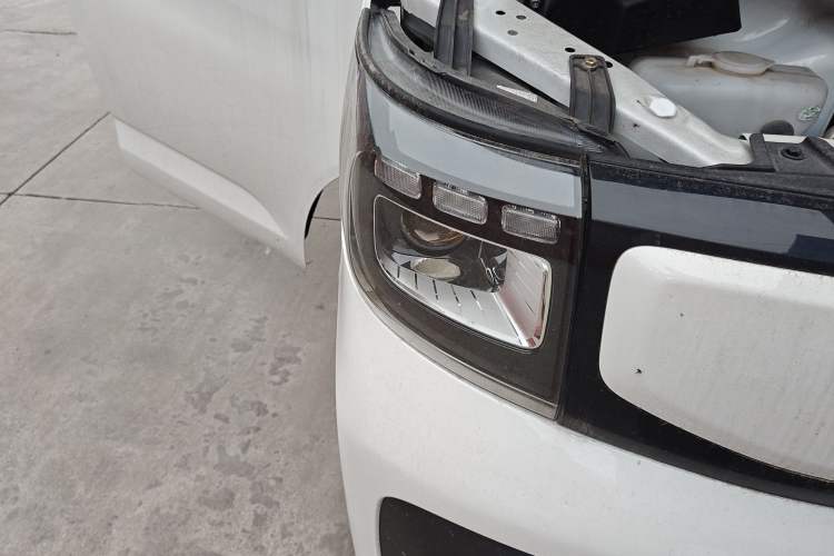 Used Chana Ruixing EM80 2025 Passenger Version Comfort Model 6 Seats 300 km Liftback Door