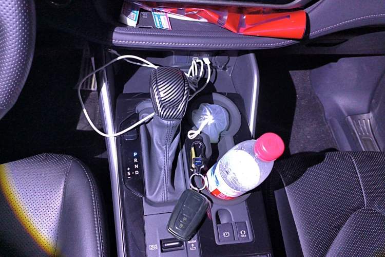 Used Toyota Highlander 2023 2.5L Smart Electric Hybrid Dual-Drive Elite Version 7 Seats Gear Lever