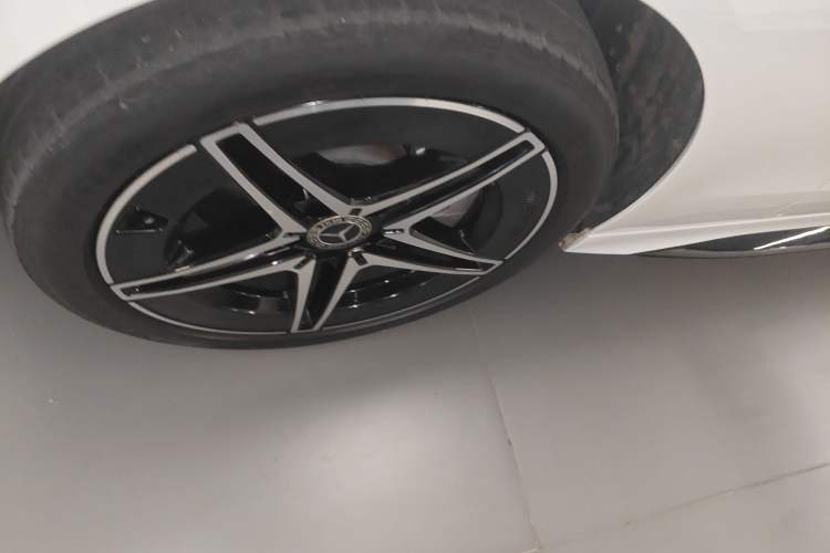 Used Mercedes-Benz C-Class 2023 C 260 L Bright Night Sports Edition Left Front Wheel Hub