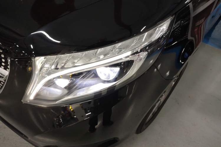 Used Mercedes-Benz V-Class 2018 V 260 Avantgarde Edition China VI
