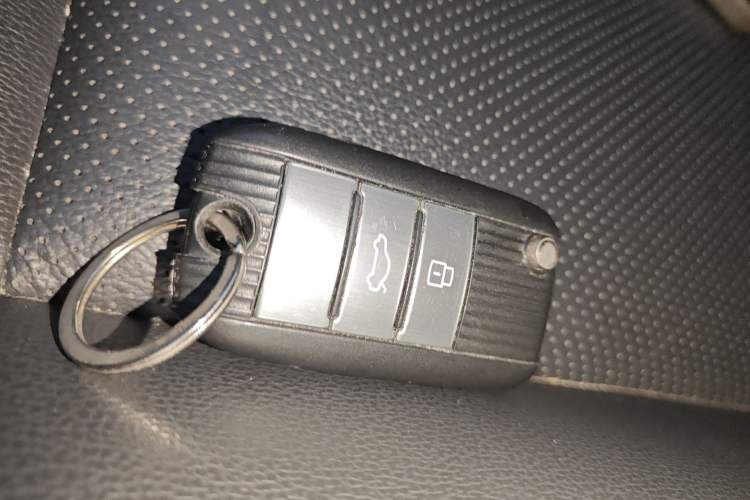 Used Roewe RX5 2018 30T Two-Wheel Drive Automatic Internet Smart Edition Vehicle Key