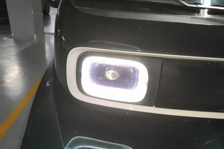 Used Baojun KiWi EV 2022 Artist Lite Edition Ternary Lithium Right Front Headlight