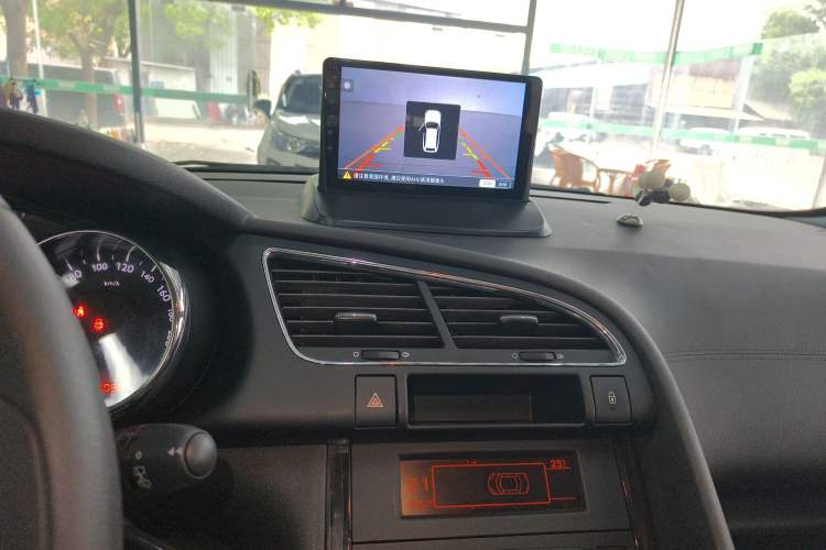 Used Peugeot 3008 2015 1.6THP Automatic Classic Edition Audio And AC Panel