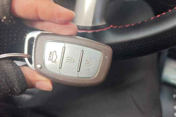 Used Hyundai ix35 2013 2.0L Automatic Two-Wheel Drive Smart GLS China IV Standard
