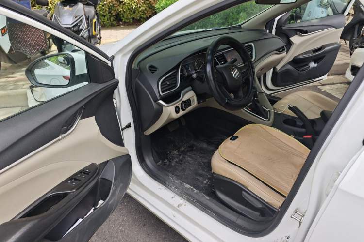 Used Buick GT 2015 15N Automatic Elite Version Driver Seat