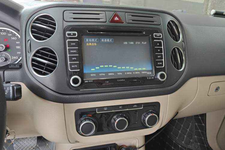 Used Volkswagen Tiguan 2010 1.8 TSI Automatic Two-Wheel Drive Urban Edition Audio And AC Panel