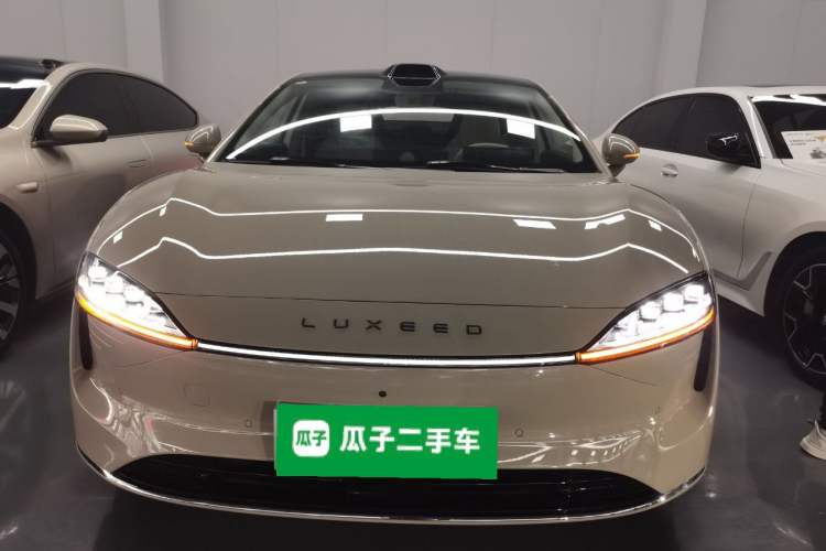 Used Hima Luxeed S7 2025 855 km Max Front