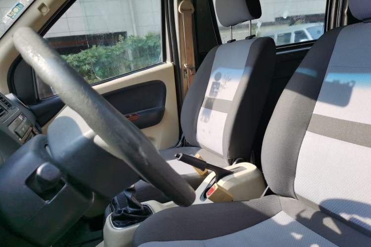 Used CHANGAN KAICHENG Ruixing M80 2018 1.5L Base Model Van Semi-Blind Window Flat Roof Rear-Hinged Doors 4G15S