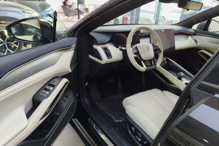 Used BYD Song L EV 2025 550 km Excellence Version Interior 3