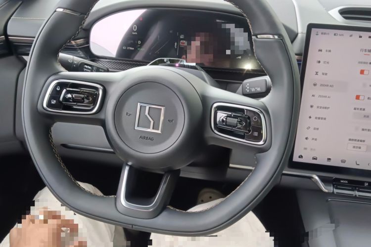 Used Zeekr 7X 2025 100 kWh Long-Range Rear-Wheel Drive with Intelligent Driving Features