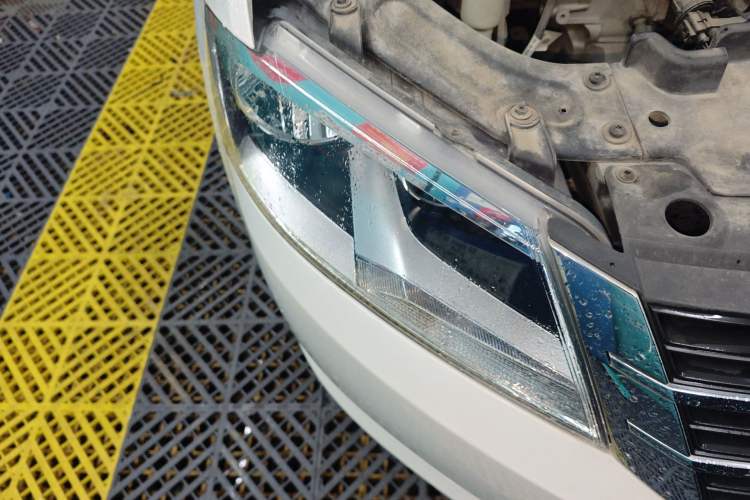 Used Volkswagen Lavida 2013 Revised Classic 1.6L Manual Fashion Edition Right Front Headlight