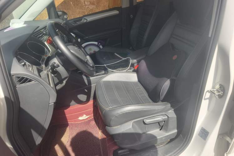 Used Volkswagen Touran 2018 Volkswagen Touran L 280TSI DSG Comfort Edition 7-seater Left Front Seat