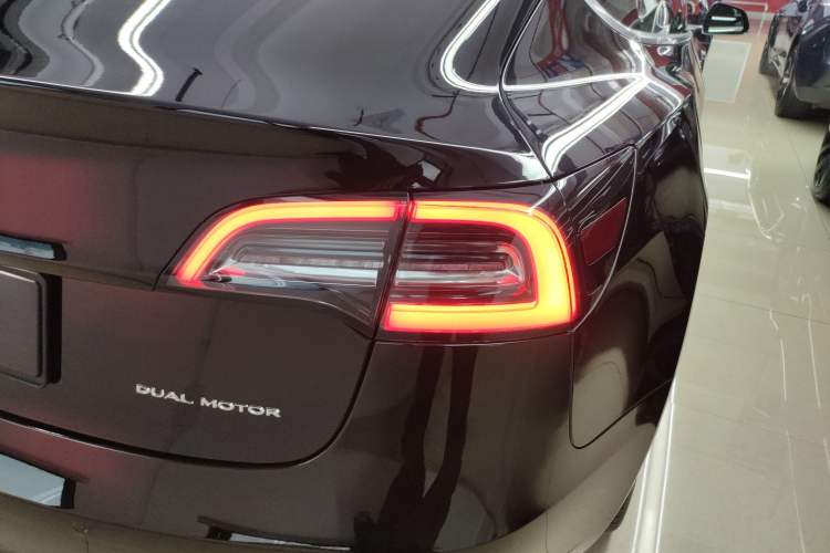 Used Tesla Model 3 2019 Long-Range All-Wheel-Drive Version
