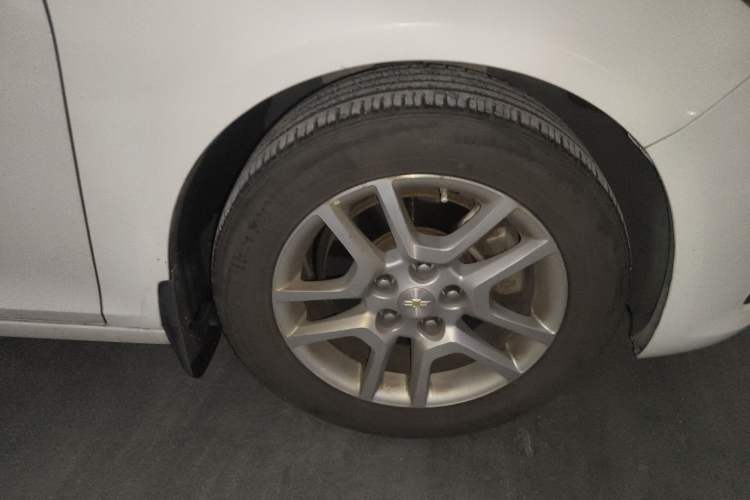 Used Chevrolet Malibu 2016 1.6T Automatic Comfort Edition Right Front Wheel Hub