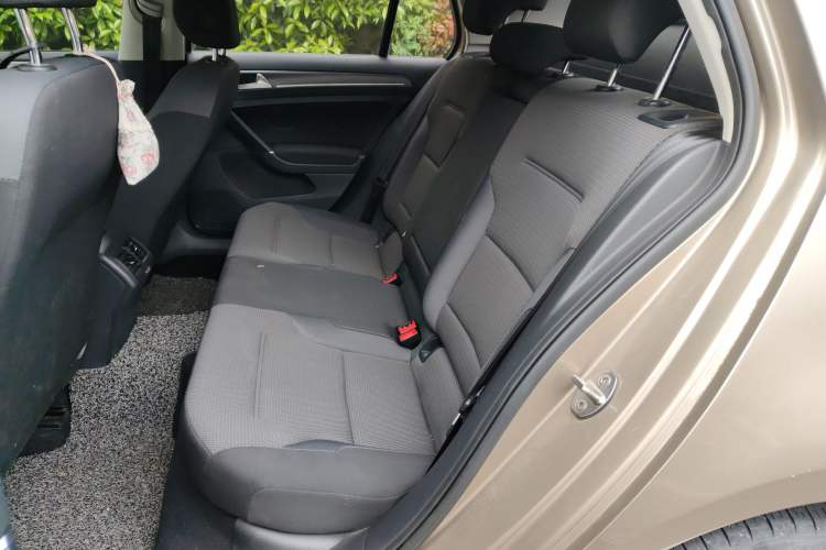 Used Volkswagen Golf 2017 1.6L Automatic Comfort Million-Vehicle Anniversary Edition Left Rear Seat