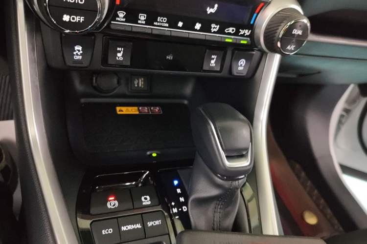 Used Toyota RAV4 2024 2.0L CVT Two-Wheel Drive Fashion Plus Edition
