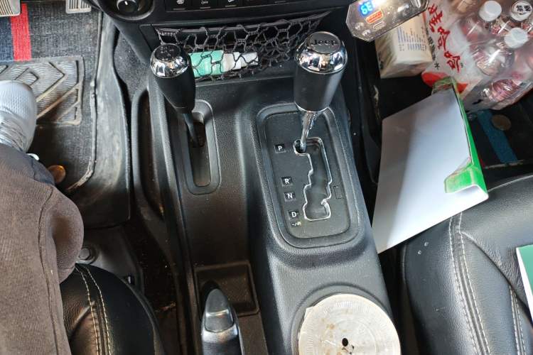 Used Jeep Wrangler 2015 3.0L Sahara Four-Door Comfort Edition Gear Lever