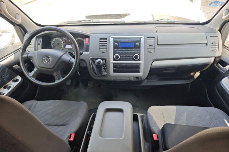 Used Foton Scenic G7 2017 2.0L Short-Wheelbase Commercial Van High Roof 4 Seats 4Q20M
