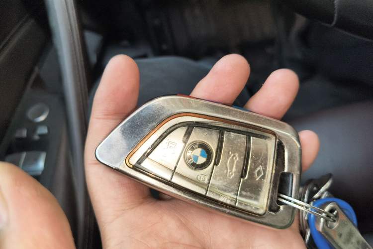 Used BMW 5 Series 2022 Restyled 540i Luxury Edition M Sport Package Vehicle Key