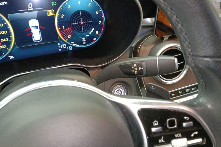 Used Mercedes-Benz GLC 2020 Facelift GLC 260 L 4MATIC Luxury Edition Gear Lever