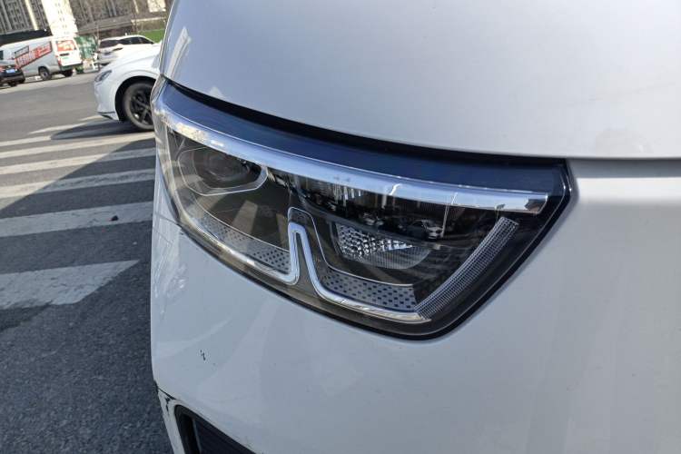 Used Wuling Yangguang 2024 300KM Comfort Version Passenger Van 75kW
