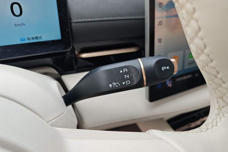 Used Baojun Yunhai 2024 600km Pure Electric Version Gear Lever