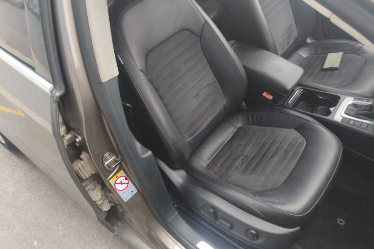 Used Volkswagen Magotan 2015 1.8TSI Luxury Model Right Front Seat