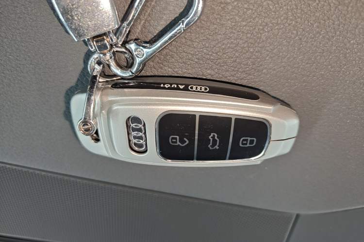 Used Audi A7L 2024 45TFSI quattro S-line Visionary Edition Flow Crystal Package Vehicle Key