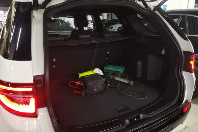 Used Land Rover Discovery Sport 2020 249 PS R-Dynamic Performance Tech Edition 5 Seats Trunk