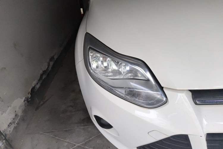 Used Ford Focus 2012 Hatchback 1.6L Automatic Comfort Model Right Front Headlight