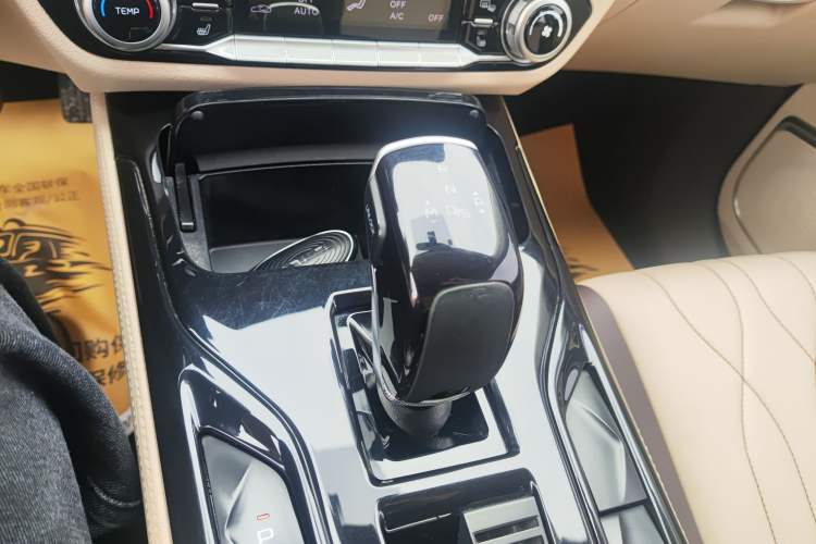 Used Bestune T77 2021 PRO 280 TID Automatic Luxury Model Gear Lever